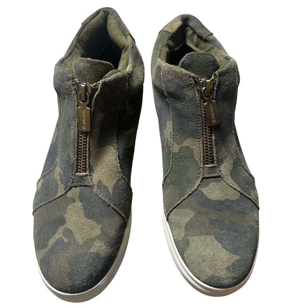 Blondo Glenda Camo Suede Waterproof Shoes - Picture 2 of 9